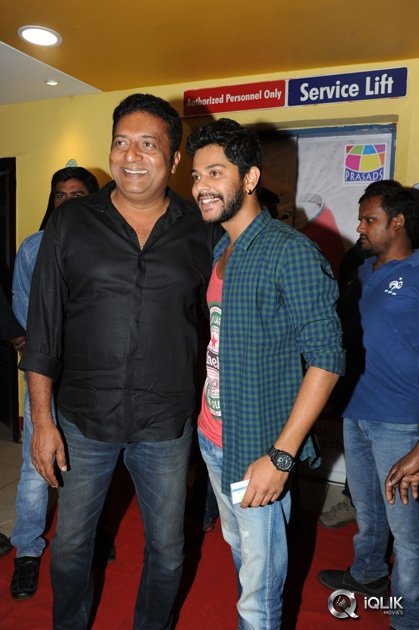 Celebs-at-Cheekati-Raajyam-Movie-Premier-Show